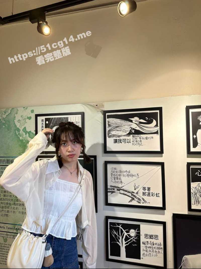 小姐姐和男友裸聊 自己玩弄骚穴视频被曝光 爱液居然拉丝到这么长？ - 51吃瓜网-51吃瓜网