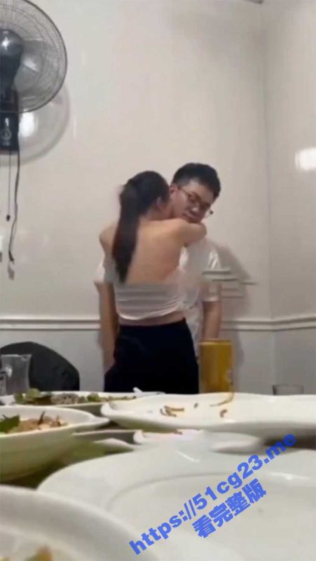 给力同学聚会 这是哪个人的妈妈？谁的老婆？大奶女同学和老同学激情！-51吃瓜网