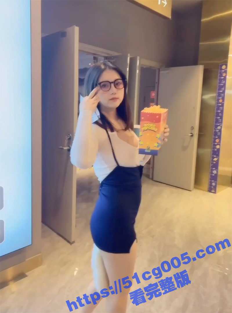 超人气秀人网女神 豆瓣酱 肛塞尾巴露B短裙 电影院尽情露出色诱放尿 真是大饱眼福刺激 - 51吃瓜网-51吃瓜网