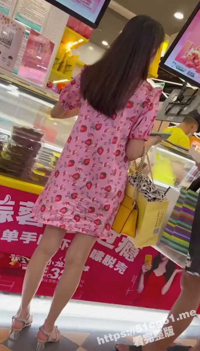 商场跟随抄底 漂亮反差少妇花纹长裙 豹纹内内 极品长腿嫩妹 齐逼JK短裙 色情丁内！ - 51吃瓜网-51吃瓜网