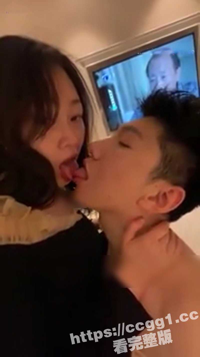 蓝阿姨 风情绝代公务员 韵味熟女与鲜肉老公的 性爱日记Vlog - 51吃瓜网-51吃瓜网