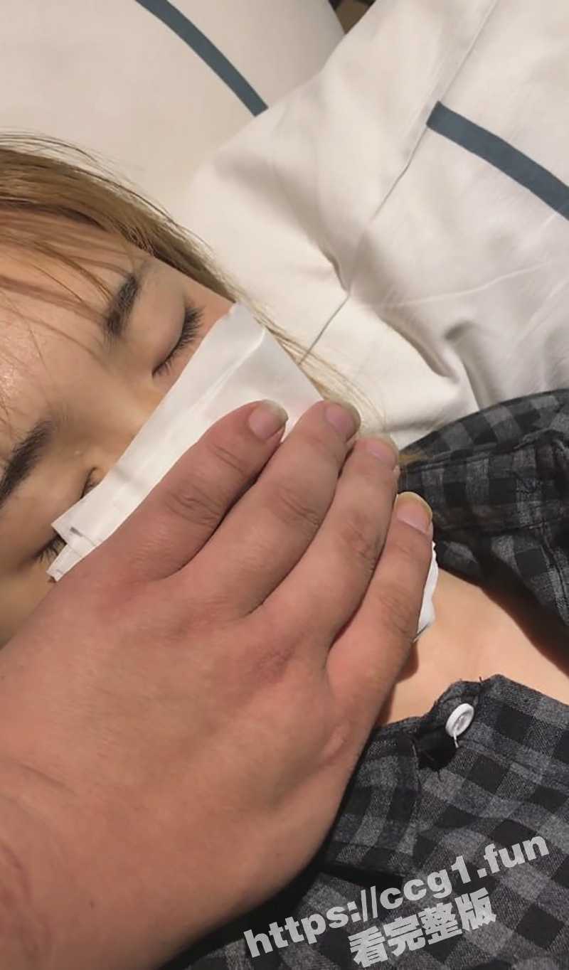 最新真实迷奸 死肥猪迷奸黄毛嫩妹 扒开嫩逼插入扩阴器 各种猥亵玩弄 好好的一个女孩被糟蹋了！ - 51吃瓜网-51吃瓜网
