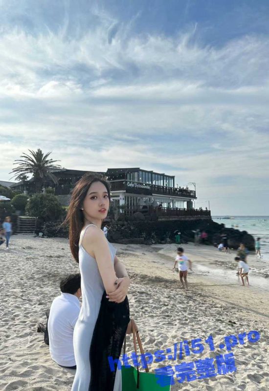 浙江传媒学院校花 张嘉懿 被渣男怼脸拍摄做爱视频后 反手就将视频发到微信群炫耀！-51吃瓜网