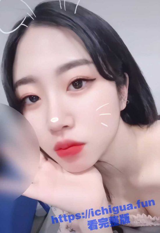 韩国高颜值美乳反差婊 JIMINI 化身母狗任由男友调教！穿着情趣内衣给男友带来激情性爱！-51吃瓜网