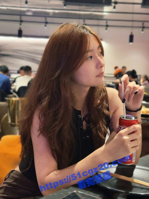 重庆高颜值反差美女 孟瑶 跟男友性爱视频泄漏 开档黑丝上位骑乘疯狂摇晃 深情口交眼神都在拉丝-51吃瓜网