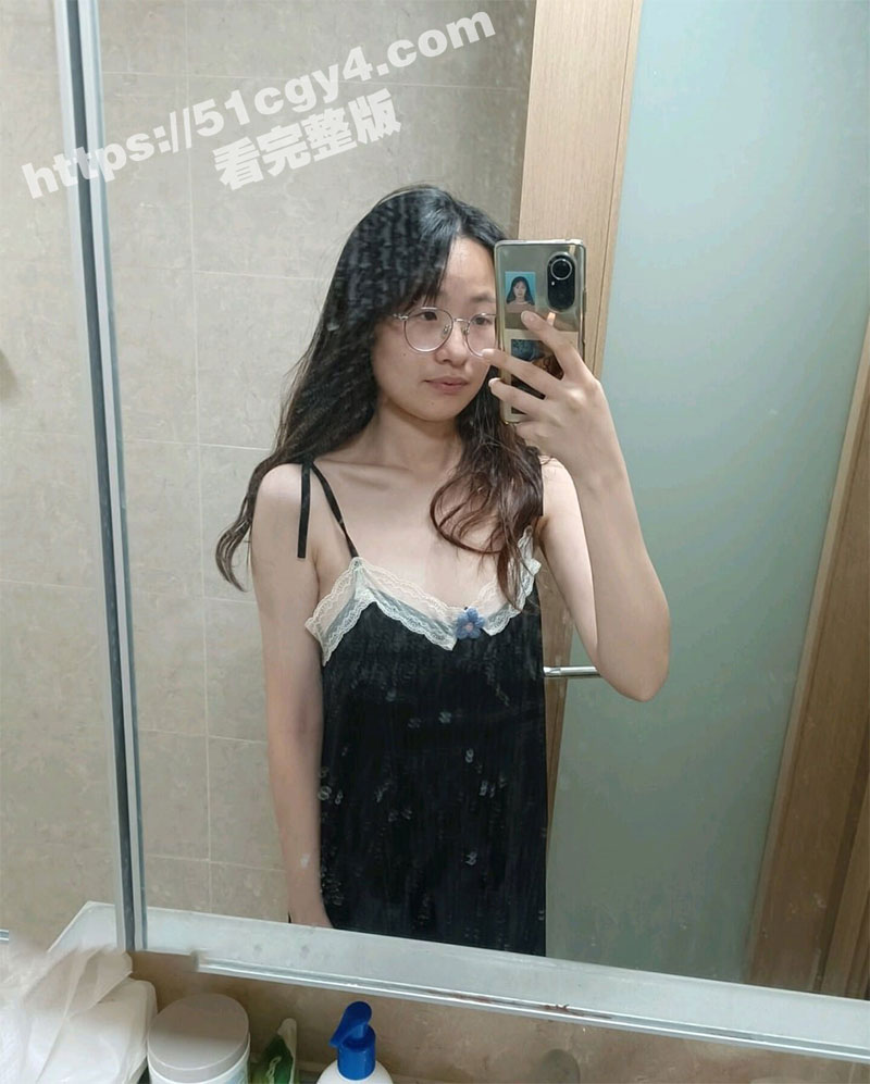 极品大学眼镜妹 粉嫩小穴插满钢笔激情自慰 多汁嫩穴被渣男打桩爆操 白浆铺满地面！ - 51吃瓜网-51吃瓜网