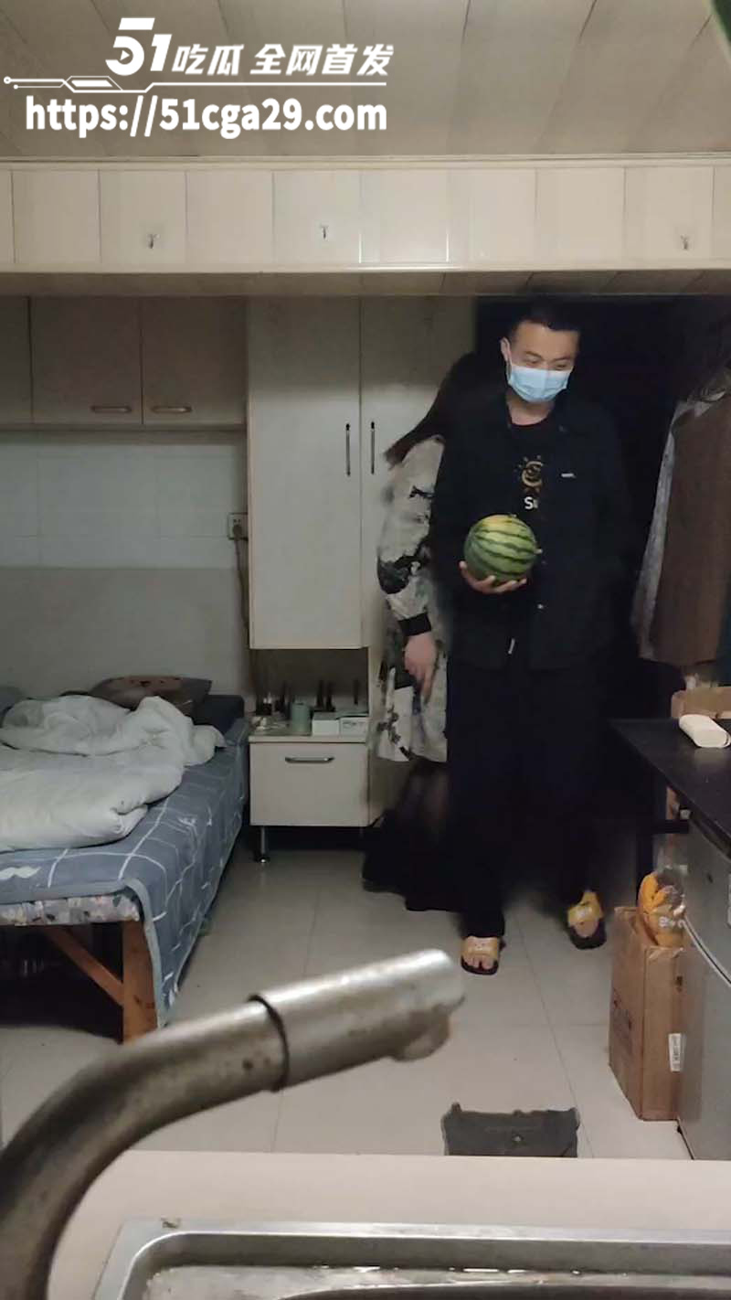 南京TS伪娘阿红 西瓜哥 炎炎夏日为红姐带来了一丝清凉 刚口交到一半 情到深处激烈热吻！ - 51吃瓜网-51吃瓜网
