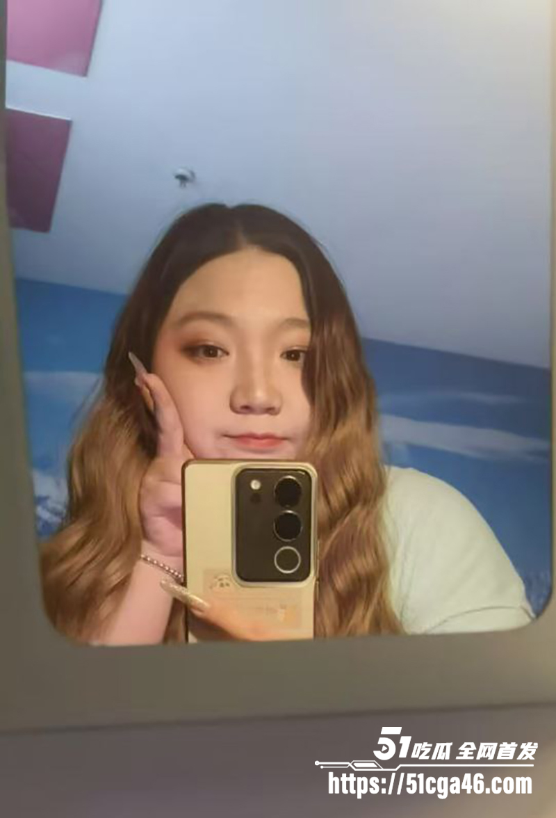 新疆胖妞 赵贝贝 裸贷视频流出 全裸露脸出镜 拿着电动玩具疯狂自慰 精彩程度堪比网黄福利! - 51吃瓜网-51吃瓜网