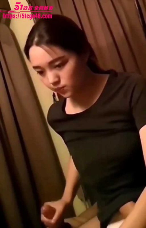 当年火爆全网的万人求系列 甜美小姐姐打飞机合集流出 精油按摩私密高潮 顶级抓龙筋手法 没人能坚持3分钟！-51吃瓜网