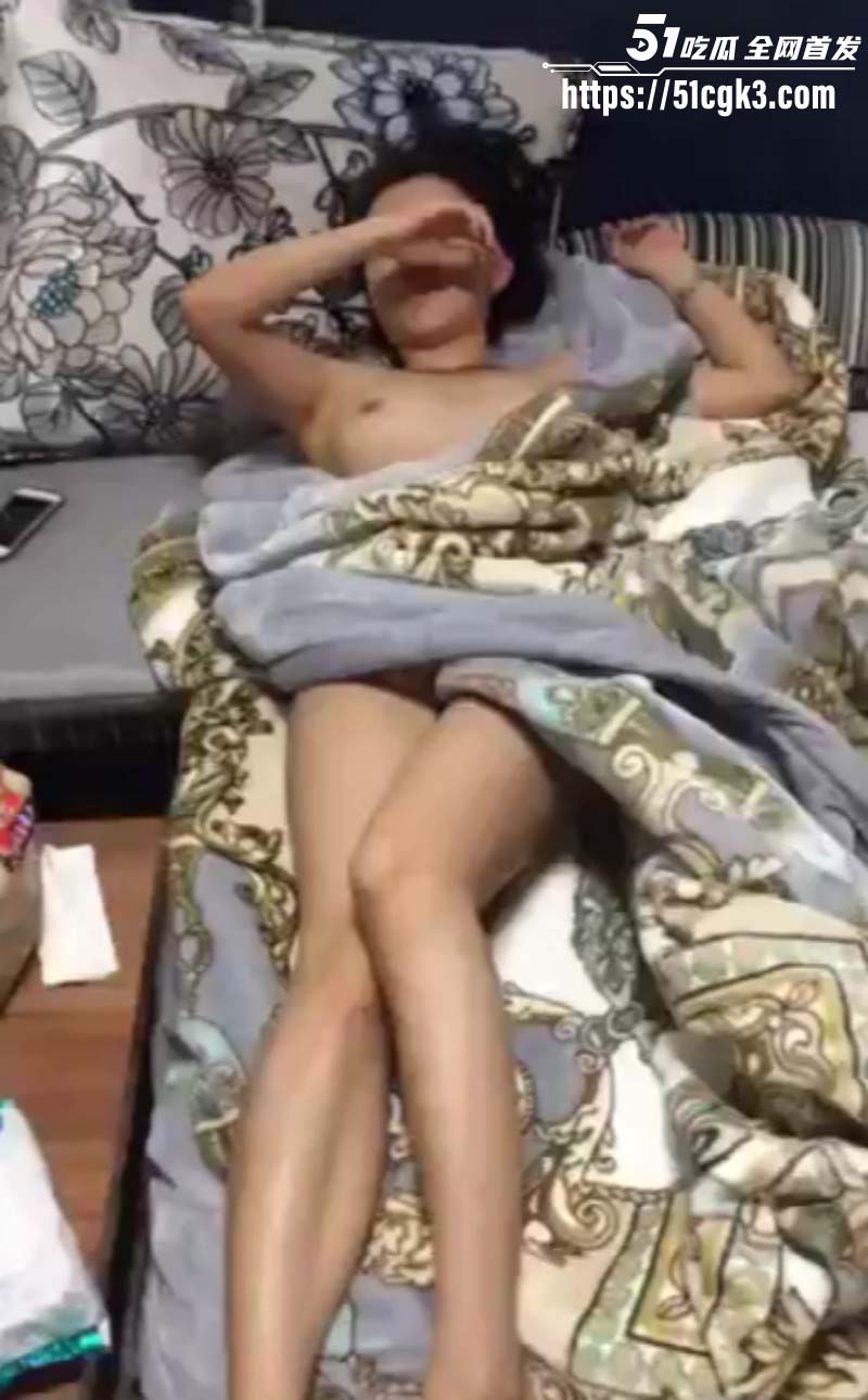 饥渴靓妹沙发裸睡 被男友疯狂指奸开发调教 摩擦G点爽到娇喘连连 雪白胴体娇艳欲滴！ - 51吃瓜网-51吃瓜网