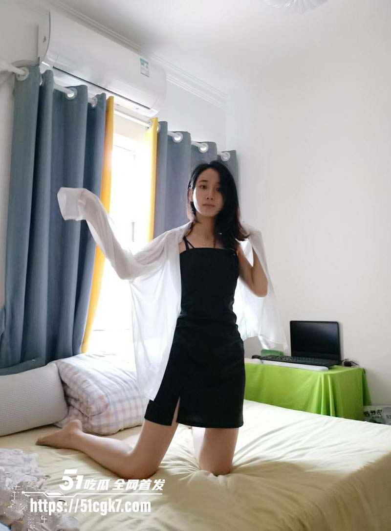 高颜值情侣自拍泄密流出 出租房做爱合集反差爆棚淫水狂喷 逼毛又黑又浓 一看就是个喂不饱的母狗 - 51吃瓜网-51吃瓜网