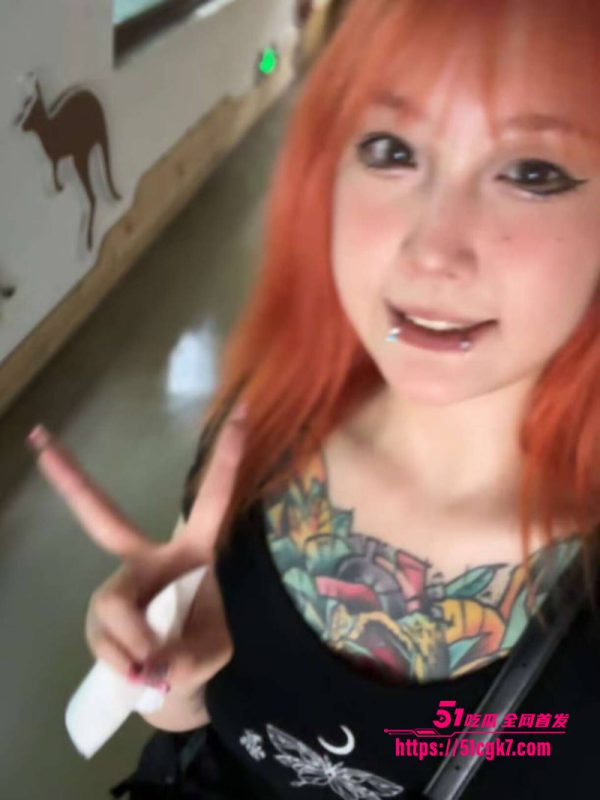 新疆花胸纹身没钱结账 现与纹身师做爱抵债  放荡婊子私密视频曝光！-51吃瓜网