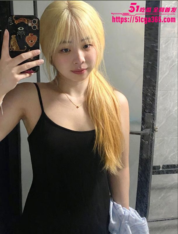 湖南精神小妹 董欣 献身社会大哥 深喉口交画面火辣 私处粉嫩爆操中出 极致淫骚!-51吃瓜网