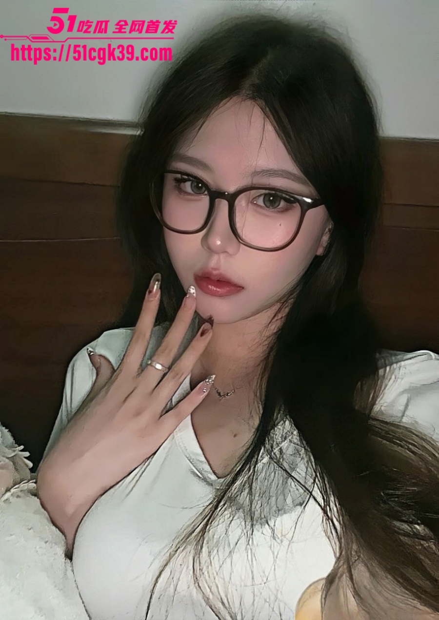 大连理工研究生 黄怡雯 为男友发自慰视频解馋 粉嫩小穴道具抽插 淫水四溅白浆狂流！ - 51吃瓜网-51吃瓜网