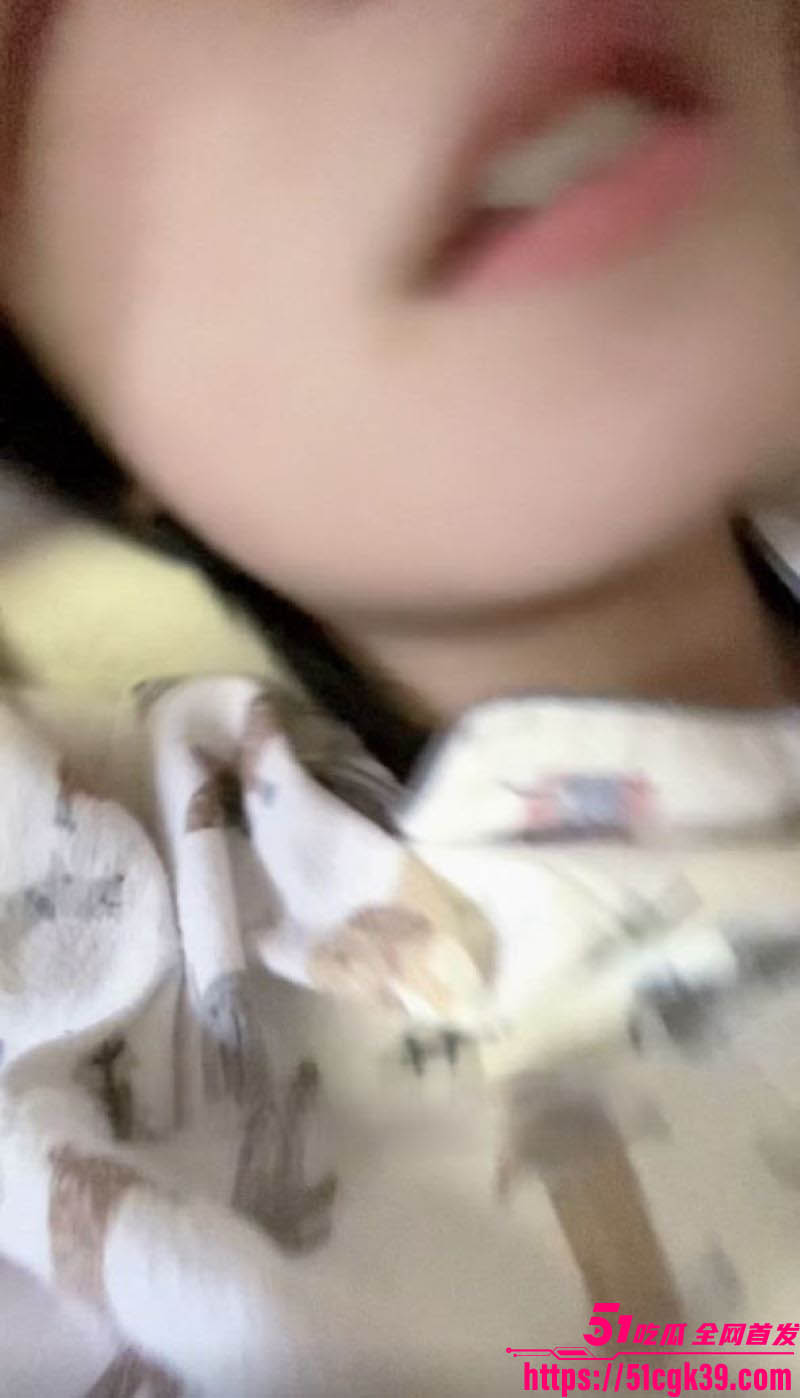 海角乱伦大神 和亲侄女的真实叙事 新作 丈母娘在客厅 我在卧室偷偷肏侄女 最后内射满溢！ - 51吃瓜网-51吃瓜网