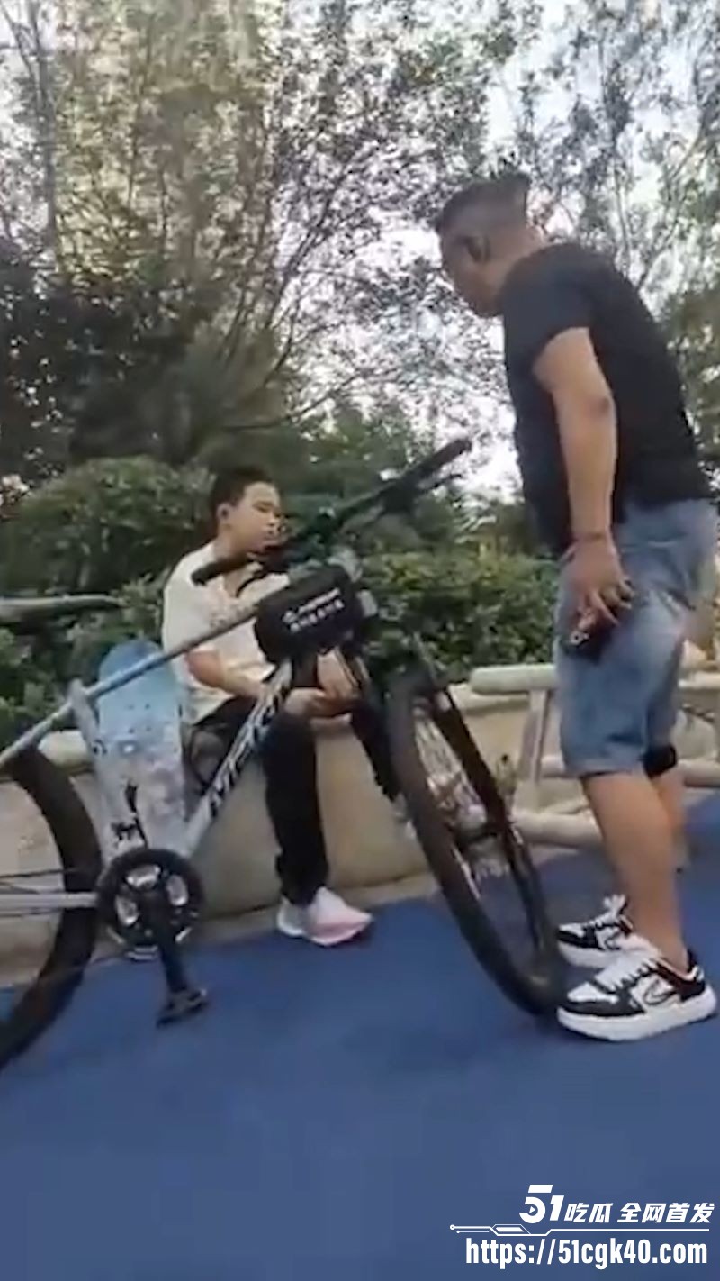 辽宁营口鲅鱼圈霸凌事件再现！3位成年人竟轮番殴打未成年小孩 母亲视频申讨引发公愤！ - 51吃瓜网-51吃瓜网