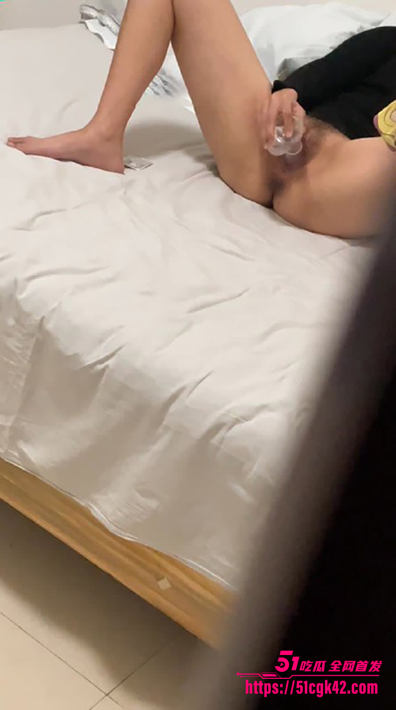 海角乱伦大神 妈妈的丰乳肥臀 遇到老妈和张叔视频自慰 边操老妈边让老妈录视频！ - 51吃瓜网-51吃瓜网