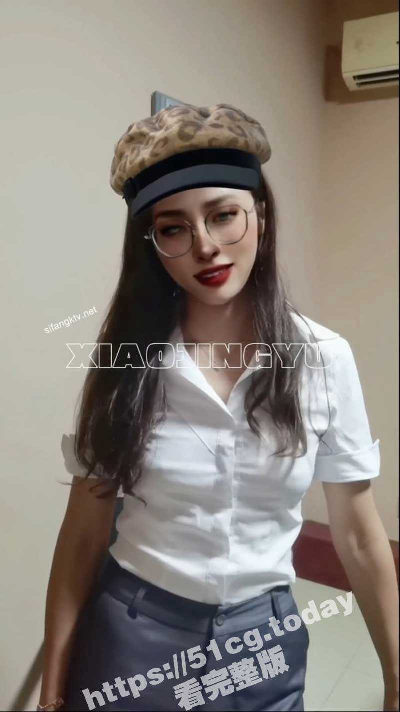 推特网红 绿帽淫妻 小鲸鱼 高跟鞋西装裤+黑色情趣开档丝袜 假阳具插逼用脚给小鸡吧老公打飞机 - 51吃瓜网-51吃瓜网