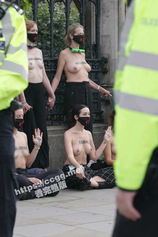 英国30名女性赤裸抗议 奶子不错！-51吃瓜网
