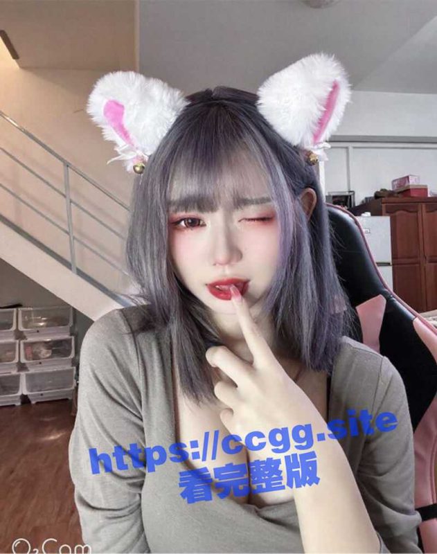 台湾萌系网红 #小蛋糕，直播睡觉奶子走光遭网络疯传-51吃瓜网