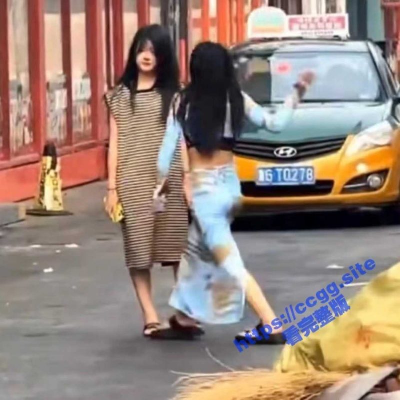 美女的暴虐！潍坊富家女当街暴打小女生  狂称“我能直接弄死你！”-51吃瓜网