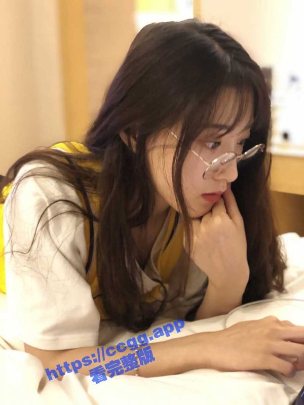 大一反差婊 眼镜美女 王梦婷 和男友私密片泄漏-51吃瓜网