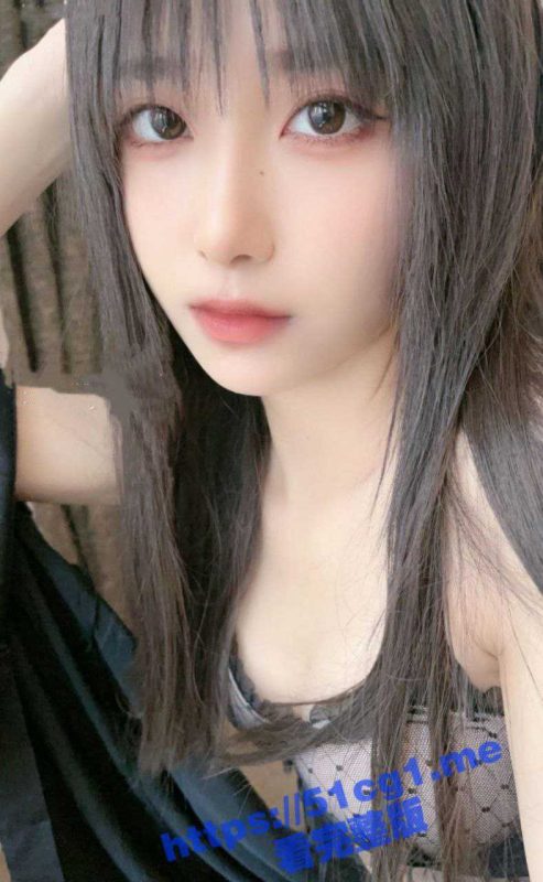微博骚鸡【一勺大布丁】在推特上大卖自己骚气肉体，穿着开档黑丝1对1对金主裸聊自慰扣逼视频流出-51吃瓜网