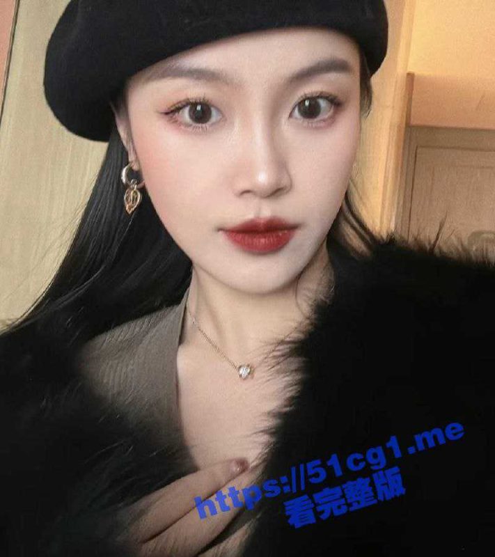 广东深圳互联网产品经理超淫荡经理【杨韵】  抓头深喉 超享受私密视频——曝光-51吃瓜网