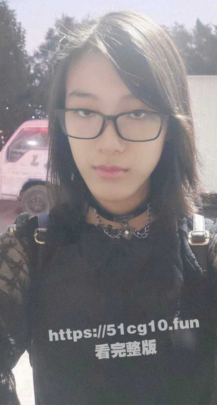 留学生淫荡媚黑婊「彭馨怡」带着狗项圈给黑人送逼，口交偷情玩烂屁眼扩张-51吃瓜网