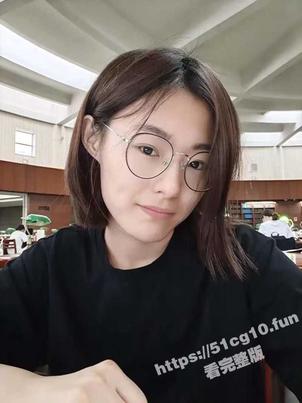广西百色 右江民族医学院 翁玲玲 跟前任不雅视图流出-51吃瓜网