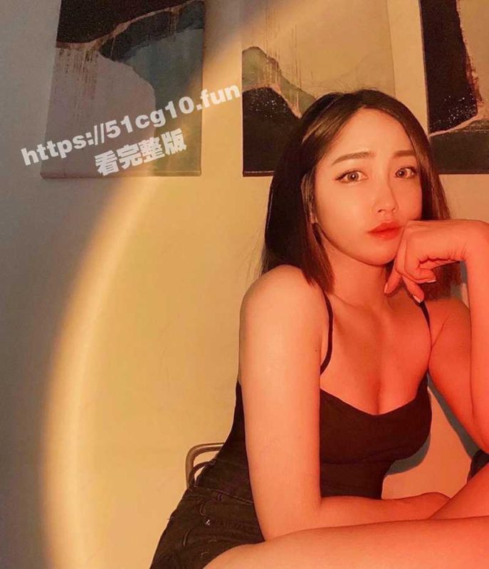 短发沙宣头气质干练眼镜美女不雅私拍泄漏-51吃瓜网