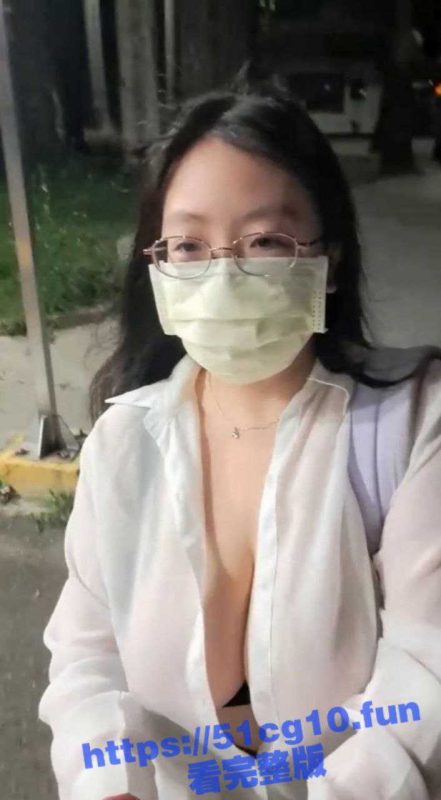 台湾G杯巨乳80后熟女 手持自拍杆 一镜到底  街头露出  场面刺激不断-51吃瓜网