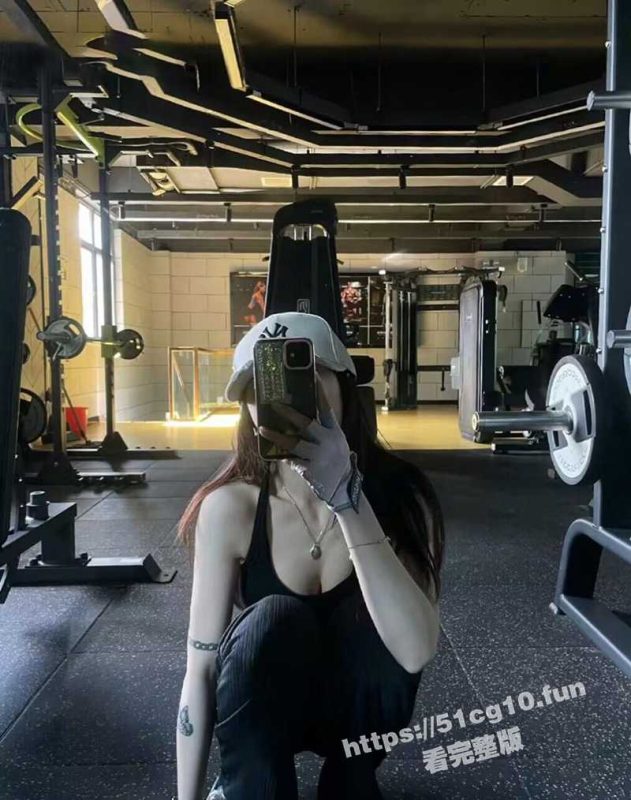 反差婊 土豪给清纯邻家型的漂亮妹子送各种奢侈品 自拍泄密 美腿 大胸脯 顶级蜜臀-51吃瓜网
