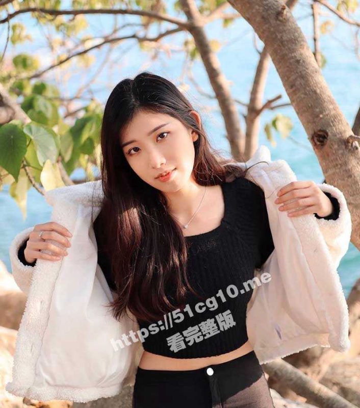 再大的网红也要跪在地上吃鸡巴 被男友偷偷地出卖却懵然不知  出去万圣节派对前吃男友的鸡巴 真骚啊！-51吃瓜网