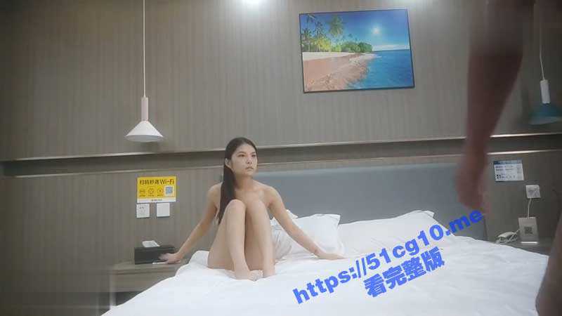我出来玩还要看你脸色？大神老王酒店约炮暑假出来兼职的暴脾气少女 中途不舒服就发脾气 全程记录做爱过程-51吃瓜网