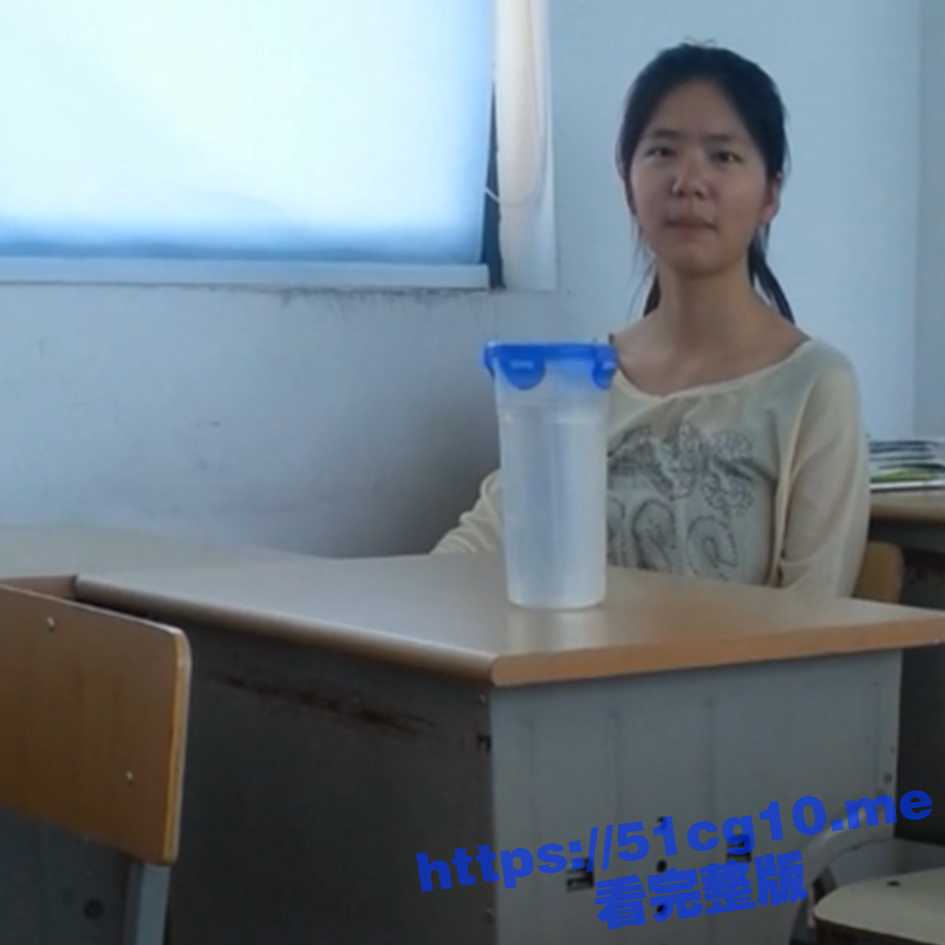 某学校的学生情侣在教室内露脸自拍吃禁果 白嫩的小女友很害羞 被激情后入啪啪 - 51吃瓜网-51吃瓜网