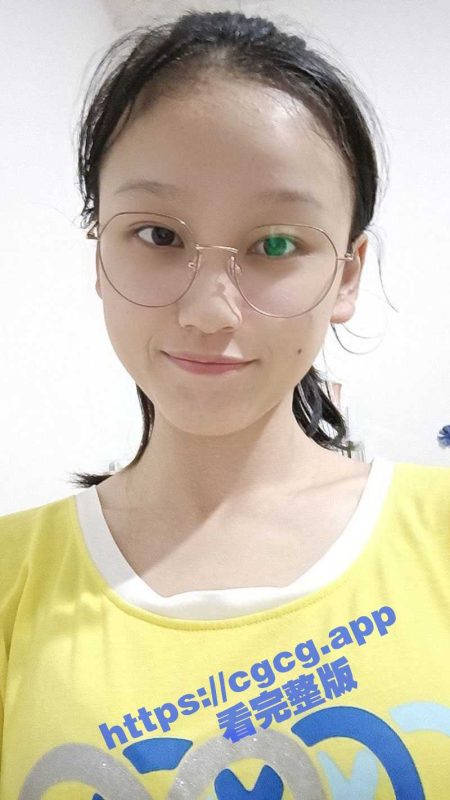 湖南带金丝眼镜的反差小母狗 周艳妮 被短小精悍的鸡儿射了满脸 反差婊就该被颜射 满脸米糊的样子真带劲-51吃瓜网