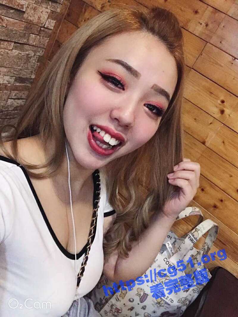 大波台妹 超大尺度疯狂揉捏F罩杯的大奶 生活照私密自拍流出！ - 51吃瓜网-51吃瓜网