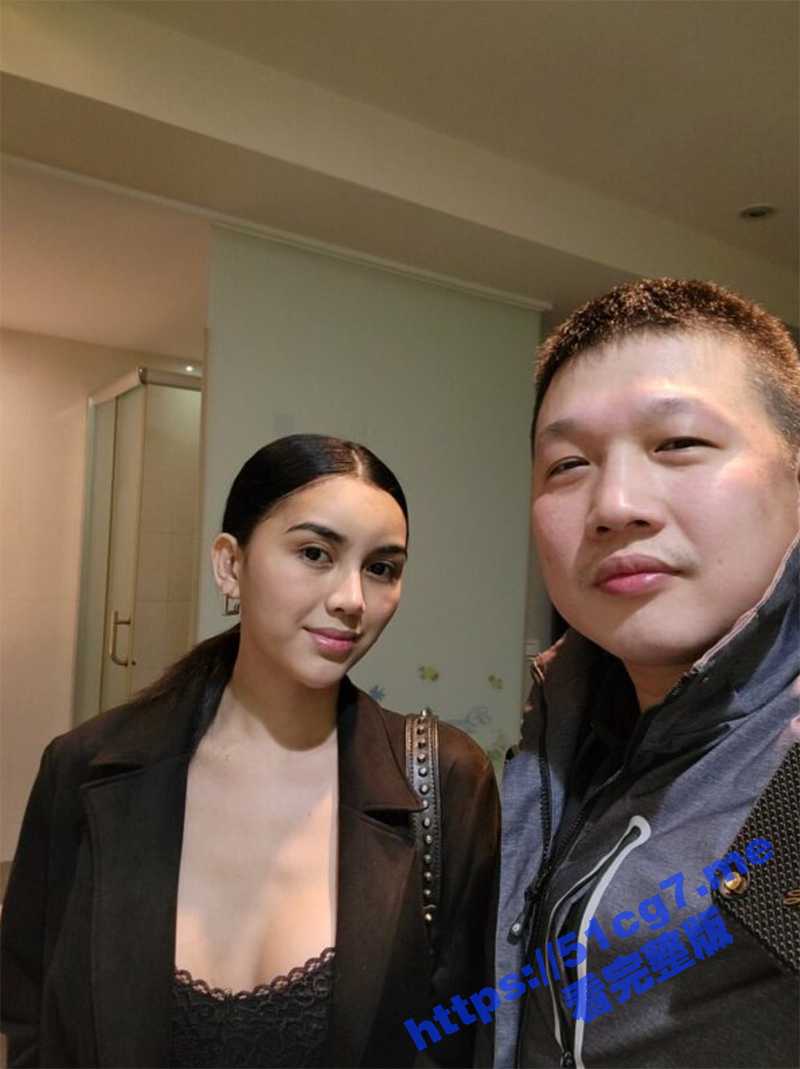 推特 台湾 健身肌肉帅哥 靠叫鸡拍摄视频贩卖赚钱的达人 辉哥 付费资源视频 - 51吃瓜网-51吃瓜网