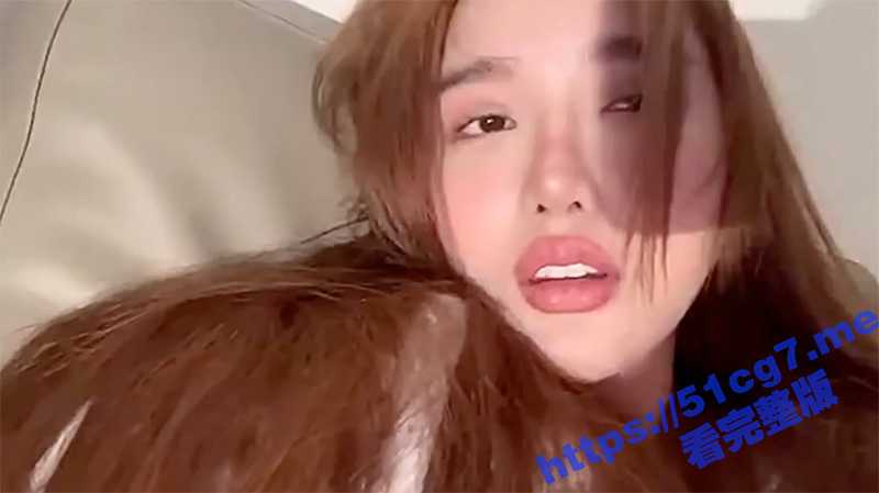 高颜值情侣居家自拍 巨乳女友在家爱爱自拍 舔逼无套输出 这大奶子太诱人！-51吃瓜网