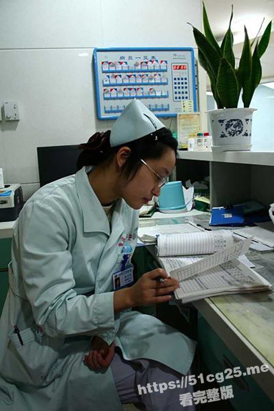 经典大瓜！大连极品美女护士艳照门视频再现 在那个没有美颜的时代这种颜值和身材真的是无敌的存在-51吃瓜网