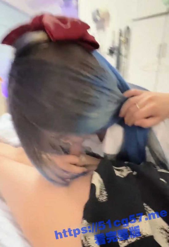 极品清纯学生妹 带着蝴蝶结穿上JK短裙和渔网袜 用自己的嫩穴服务包养她的金主爸爸！-51吃瓜网