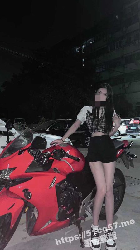 瓜友投稿曝光广州反差婊 李颖 白天是个装清纯的机车女神 背地里劈腿男友被车友圈富二代无情爆操！-51吃瓜网