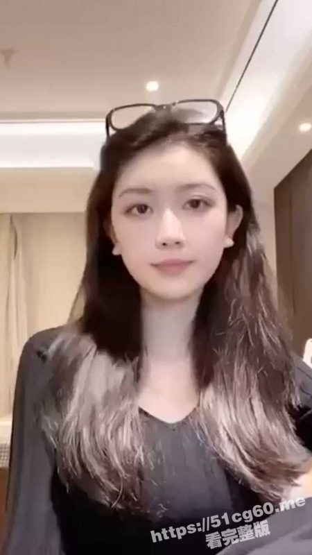 公司极品白虎黑丝同事被拿下 在办公室就忍不住的要输出！叫声太大差点被发现 太刺激了！-51吃瓜网