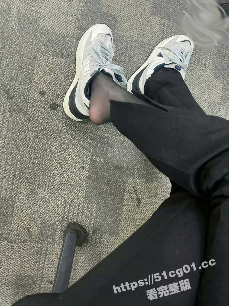 我的离婚姐姐 主动穿上舍友的情趣装为弟弟口交骑乘 疯狂榨精! - 51吃瓜网-51吃瓜网