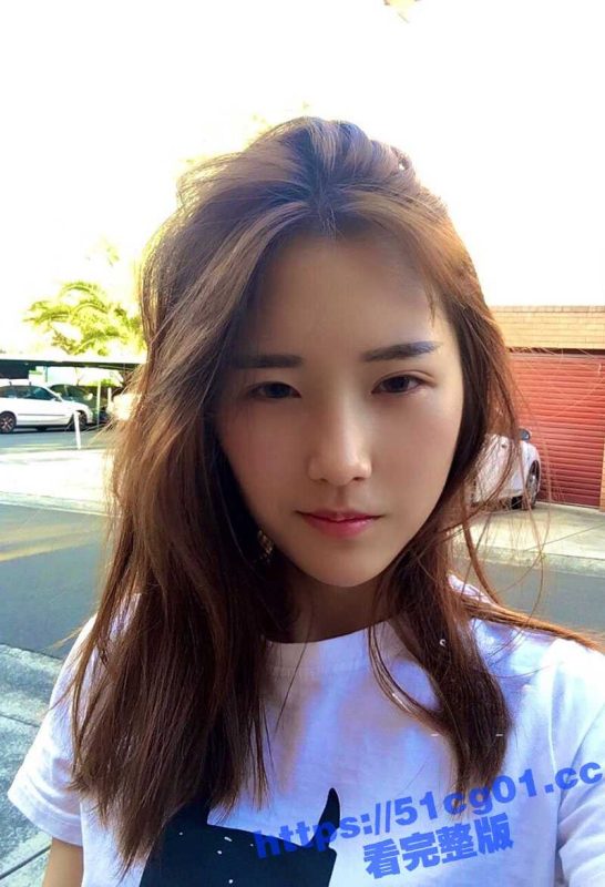 推特露出圈新增一位扛把子 澳洲娇妻 各种场合极限全裸露出自慰做爱 主打一个真实露脸！-51吃瓜网