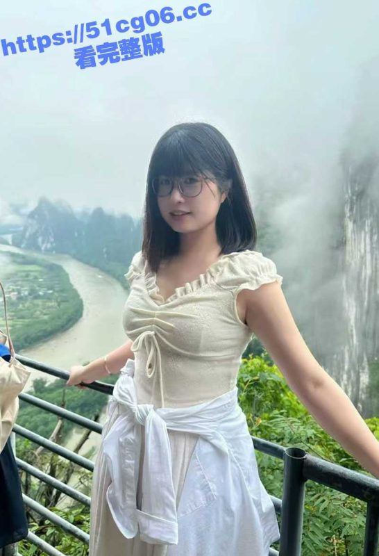 海角兄妹乱伦之禽兽亲哥直接狠狠内射亲妹妹！无毛嫩穴遭受肉棒抽插至通红！-51吃瓜网