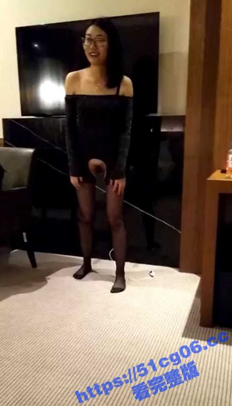 91大神 大鹏小山 调教眼镜骚女友母狗 让她跪舔菊花吃鸡狗爬 假屌玩穴流白浆 后入把母狗操得尖叫不断-51吃瓜网