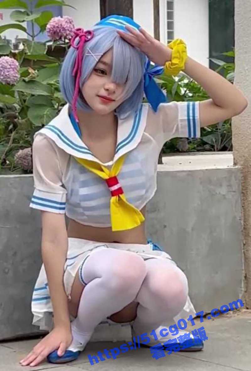 漫展抄底偷拍泳装蕾姆 可爱颜值娇小身材 蓝色条纹内裤 裙底风光让人心驰神往！ - 51吃瓜网-51吃瓜网