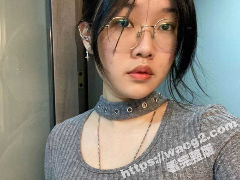 南京女海王眼镜微胖母狗 梁珺甯 有男友还跟人裸聊 微信一大堆炮友 男友忍无可忍揭露她淫荡的一面-51吃瓜网